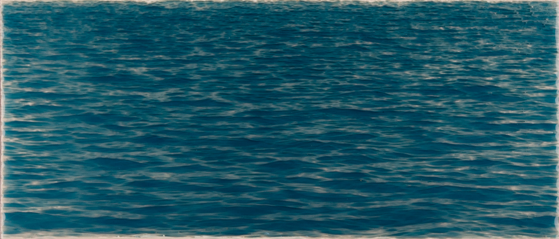 Beach-themed bathroom tile mural featuring deep blue ocean waves, enhancing coastal decor for a relaxing atmosphere.